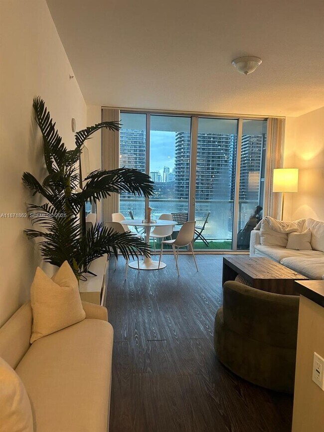 Building Photo - 1111 SW 1st Ave