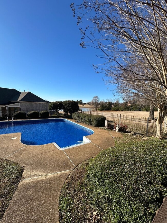 Building Photo - Elegant 4 BR w/POOL MAINTENANCE INCLUDED near Cherokee Valley Golf Club