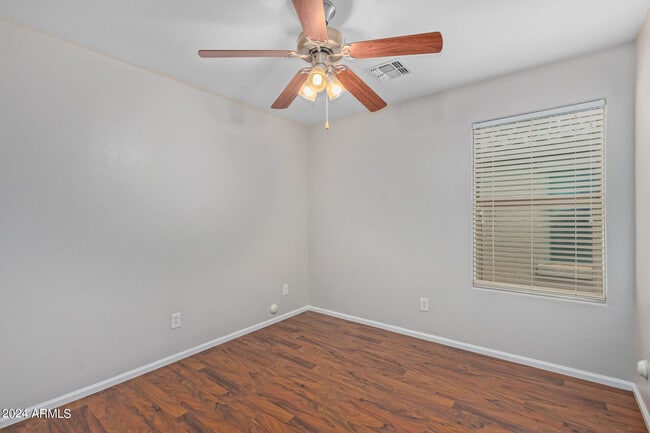 Building Photo - 983 E Palomino Way