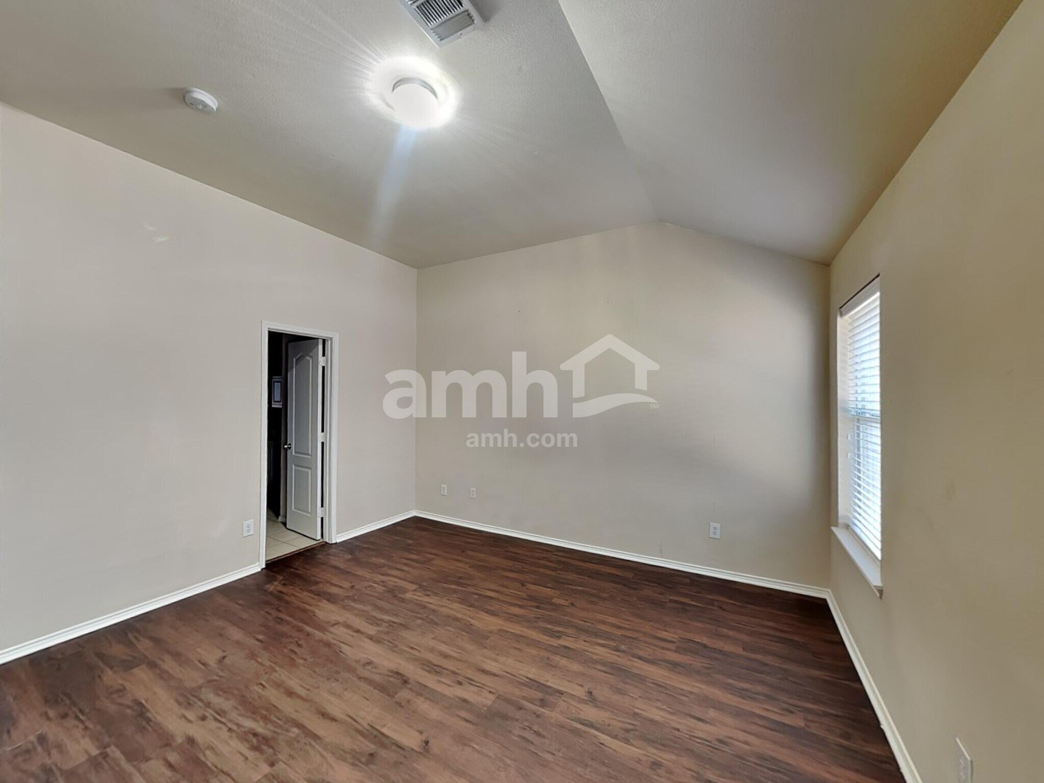Building Photo - 9053 Weller Ln