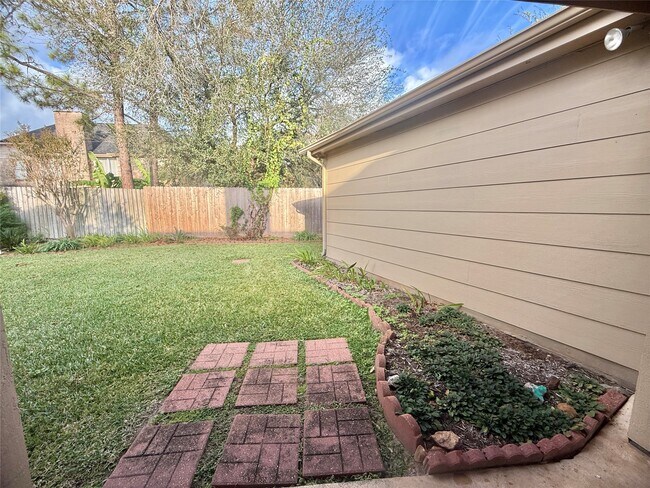 Building Photo - 2934 Field Line Dr