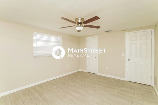 Building Photo - 3 Bedroom Pet-Friendly Home in Port Richey, FL with Main Street Renewal