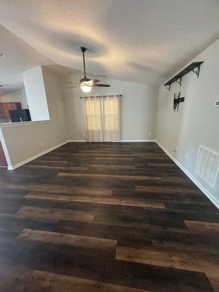 Building Photo - 1617 Friendly Rd