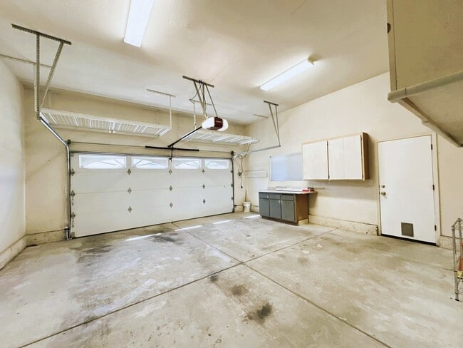 Building Photo - 2172 Dolen Pl