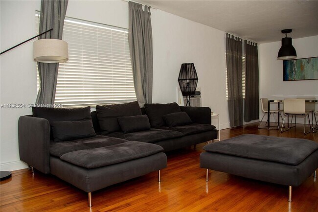 Building Photo - 233 Madeira Ave