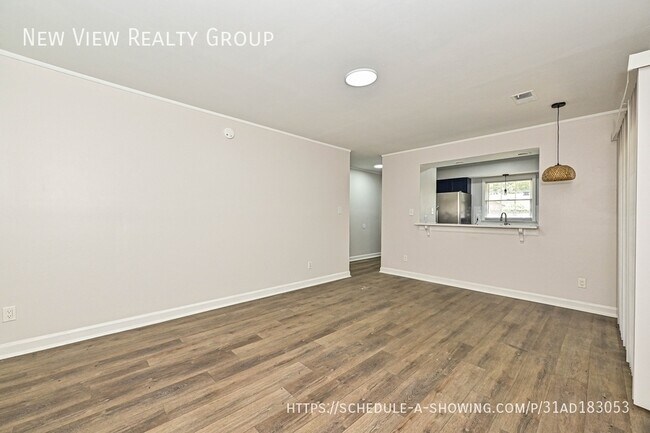 Building Photo - 8439 Country Oaks Rd