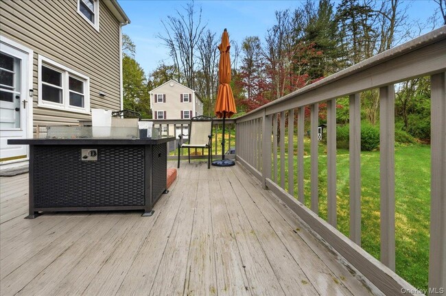 Building Photo - 398 Cherry St