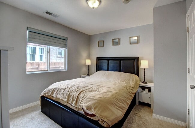 Building Photo - 3BD, 2BA Front side Duplex with Private Front Yard, Near Sloan's Lake