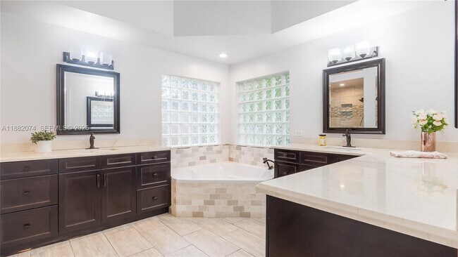 Building Photo - 10337 NW 53rd Ct