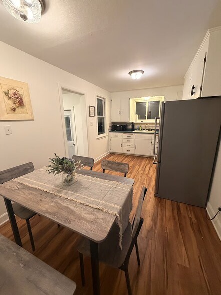 Building Photo - 4256 S 96th St