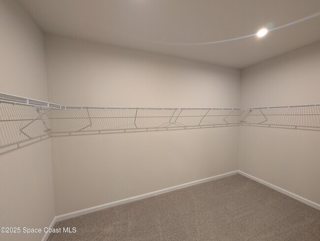 Building Photo - 2504 Landing Dr