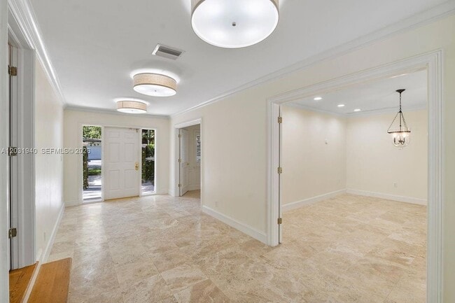 Building Photo - 1037 Alfonso Ave