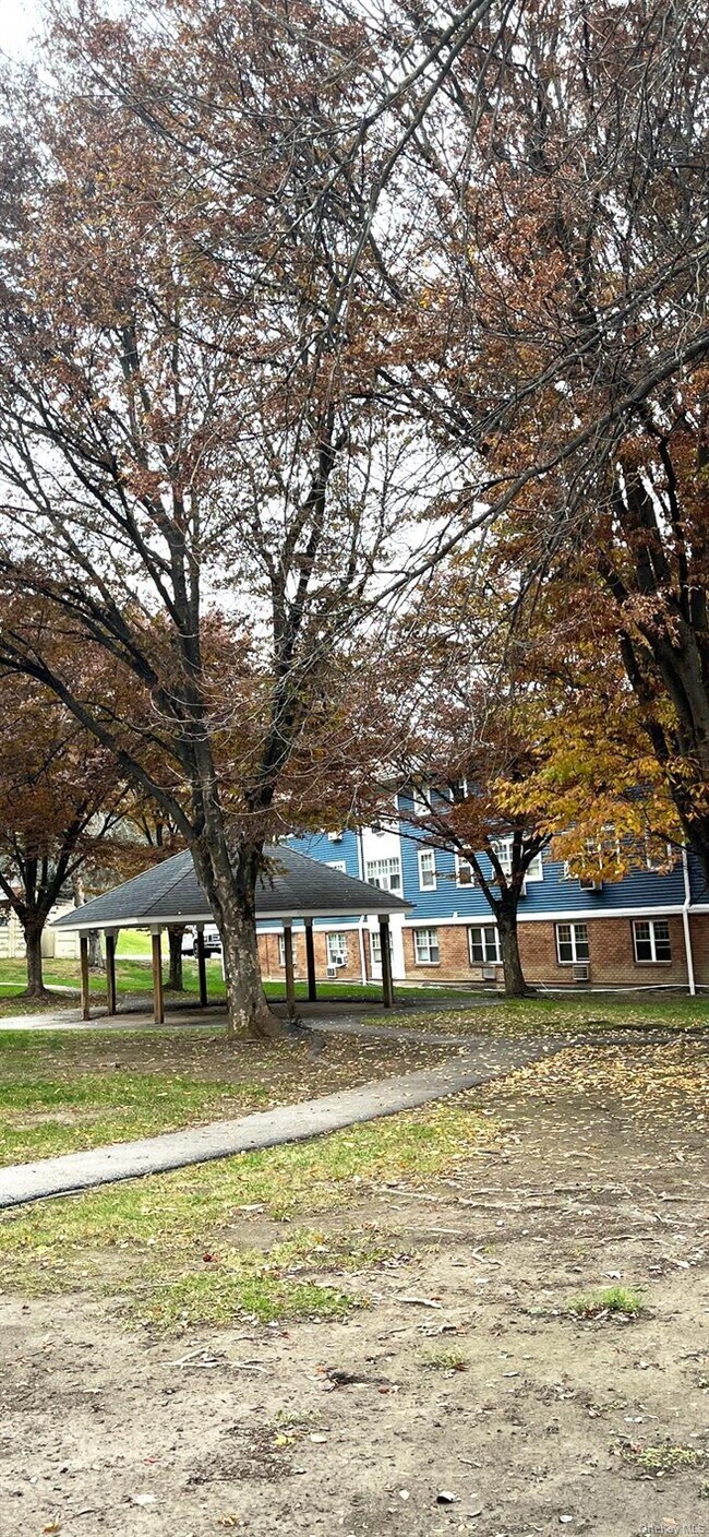 Building Photo - 1403 Barclay Manor