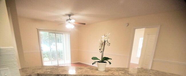 Building Photo - For Rent Beautiful 2/2 First Floor Condo a...