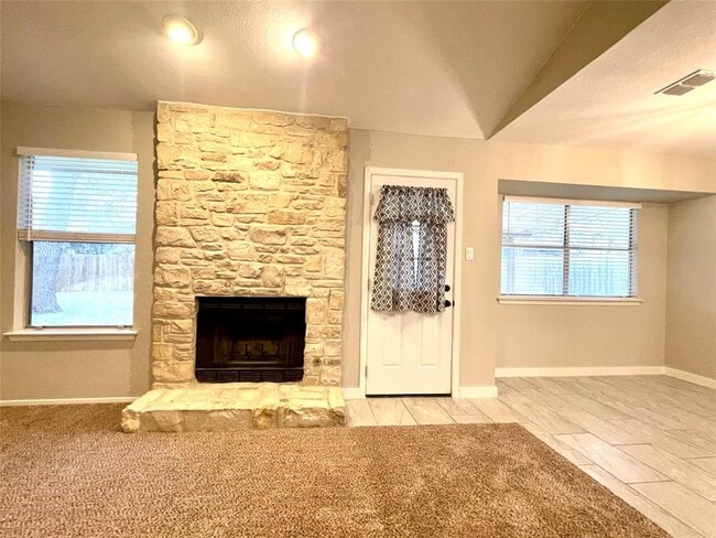 Building Photo - 703 Twin Oak Trail