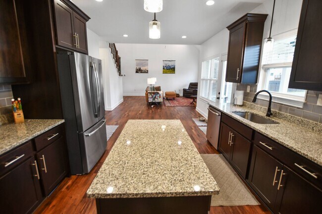Building Photo - Pet Friendly Three Bedroom with Bonus!