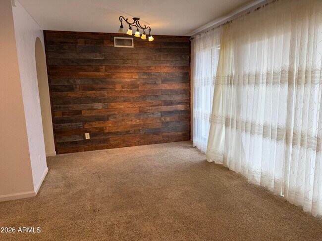 Building Photo - 7126 W Sunnyside Dr