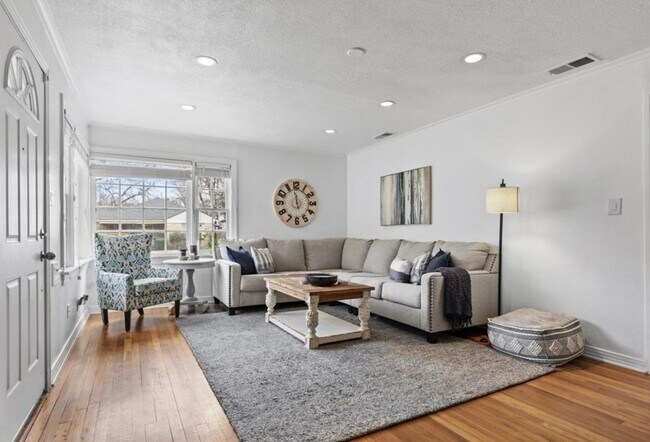 Primary Photo - 3248 Cockrell Ave