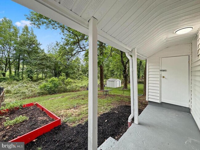 Building Photo - 7905 Greenleaf Rd