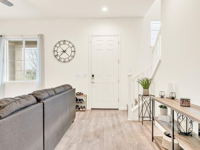 Building Photo - Beautiful 2019 Built 3 bedrooms 2.5 bath!