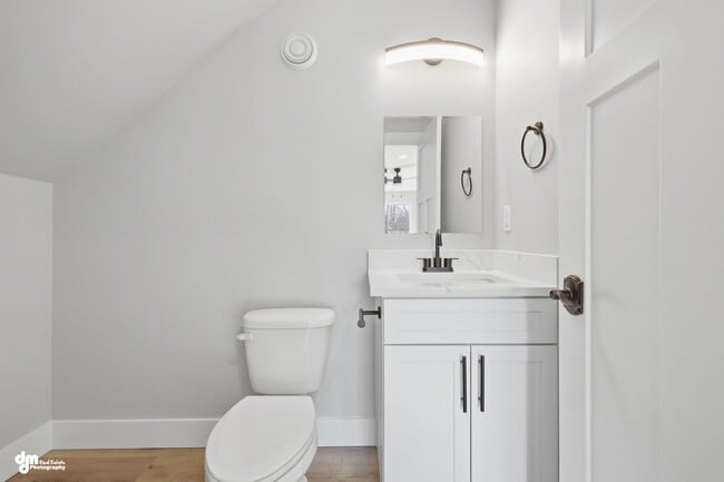 Building Photo - 4 Bedroom | 2.5 Bathroom | 2 Car Garage - Convenient Location!