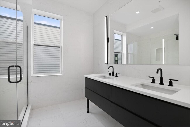 Building Photo - 635 N 7th St