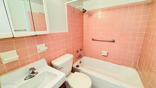 Building Photo - 732 N Halifax Ave