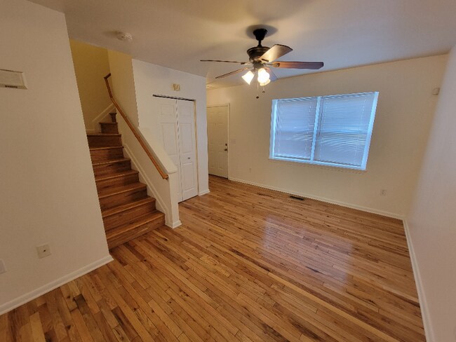 Building Photo - 815 Stoll St