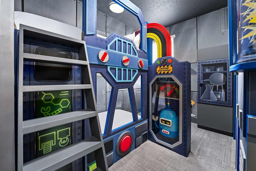 Building Photo - 5575 Asterisk Ave