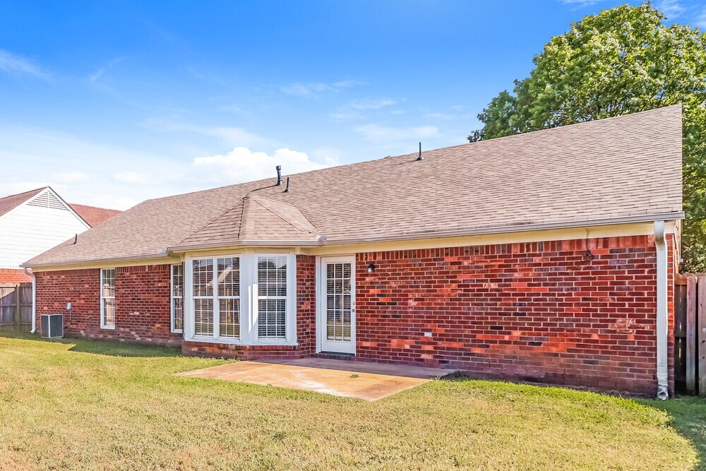 Building Photo - 1708 Cherry Creek Dr