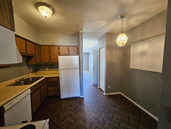 Building Photo - 2801 E Monte Cristo Ave