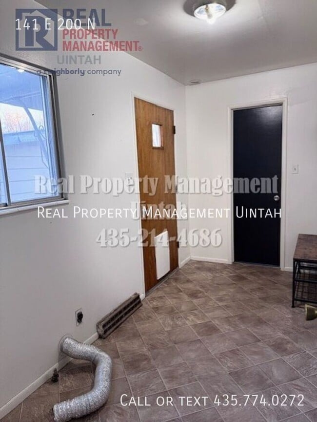 Building Photo - 141 E 200 N St