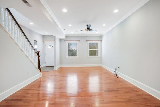 Building Photo - Amazing Anacostia 3 Bedroom with Parking I...