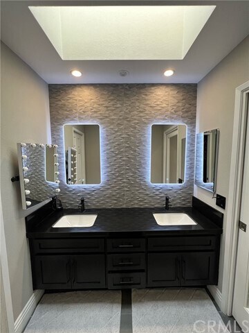 Building Photo - 7911 Woodlake Dr