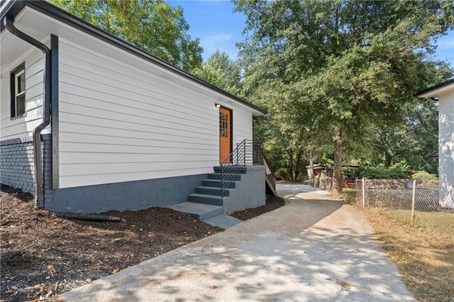 Building Photo - 33 Smyrna Powder Springs Rd SE