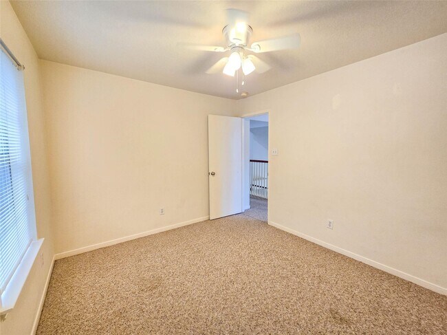 Building Photo - 2214 Trotter Dr