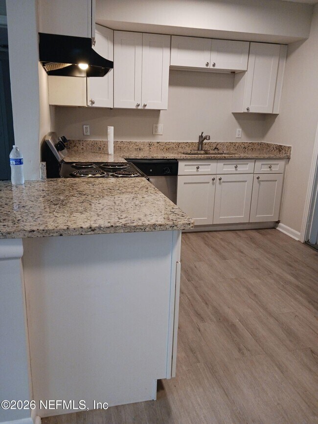 Building Photo - 2733 King Cole Dr