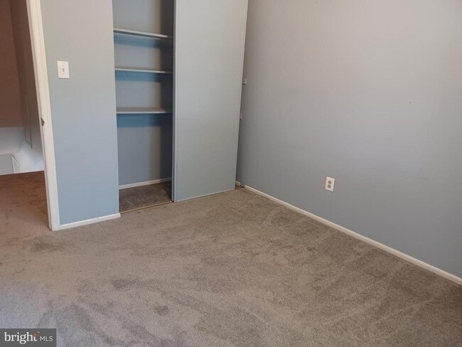 Building Photo - 403 Roberts Ln