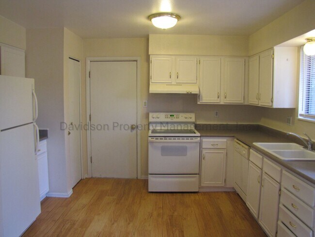 Building Photo - Great 4 Bedroom House in North Colorado Springs