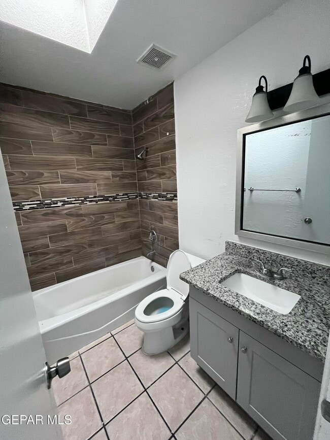 Building Photo - 5524 Oakbriar Cir