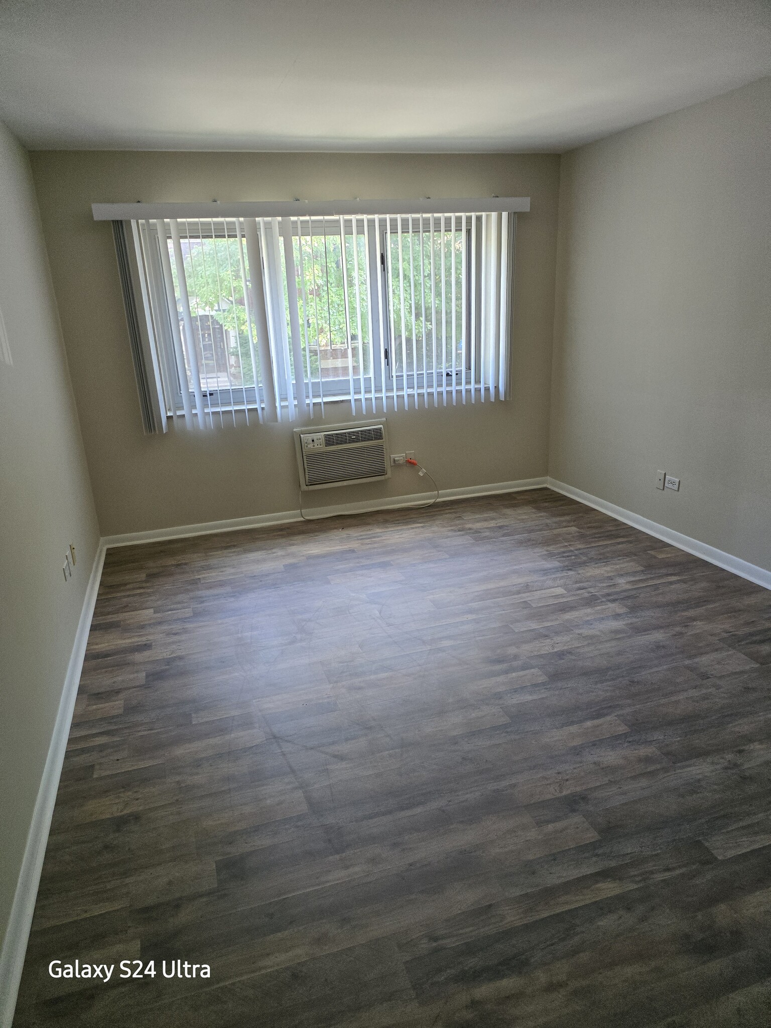 Building Photo - 401 S Grove Ave