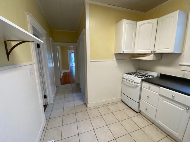 Building Photo - Inviting Home Near ODU