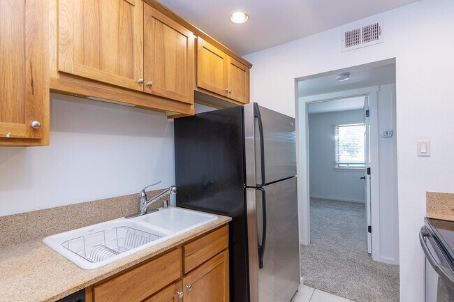 Building Photo - Fully Furnished One Bedroom Condo Available Now!
