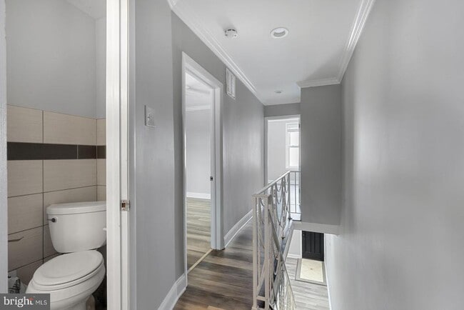 Building Photo - 2637 E Madison St