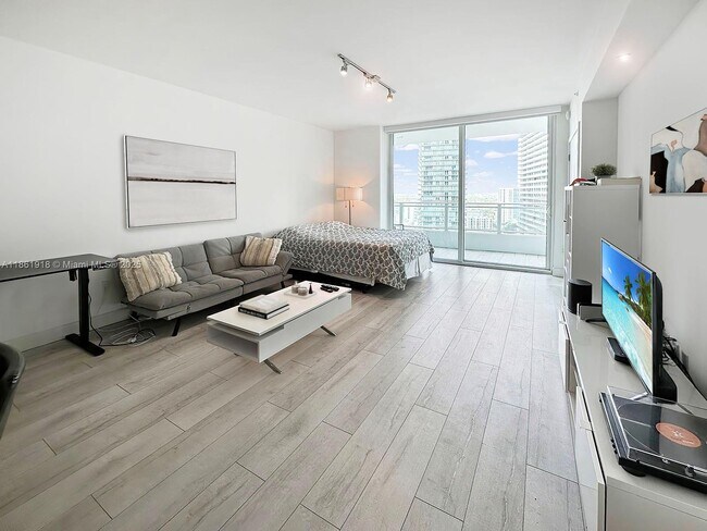 Primary Photo - 1080 Brickell Ave