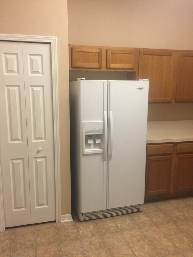 Building Photo - FOR RENT:  3 BEDROOM 2 BATHROOM CONDO LOCA...