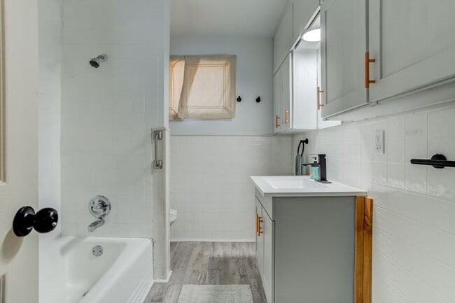 Building Photo - Chic 3 Bedroom in Caprock