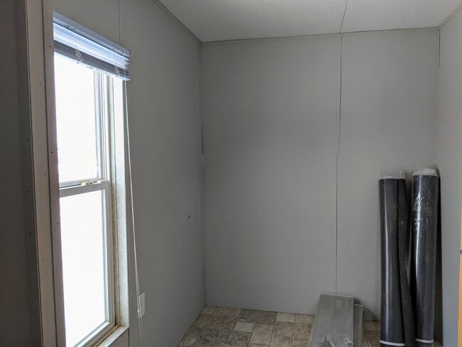 Building Photo - 309 Smith Lake Rd