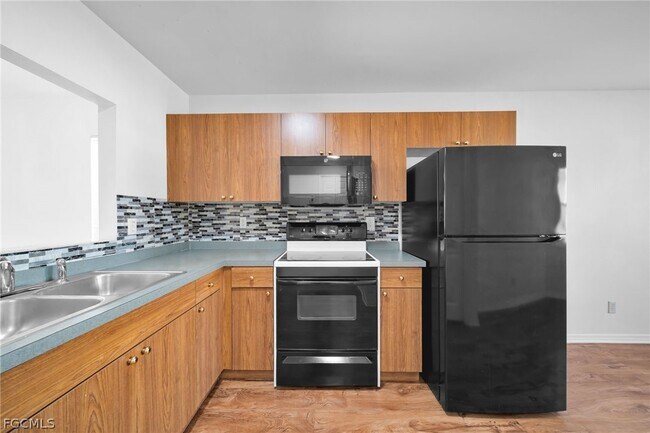 Building Photo - 1044 SE 11th St