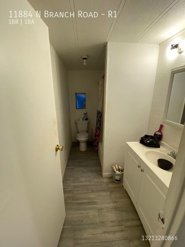 Building Photo - 11884 N Branch Rd